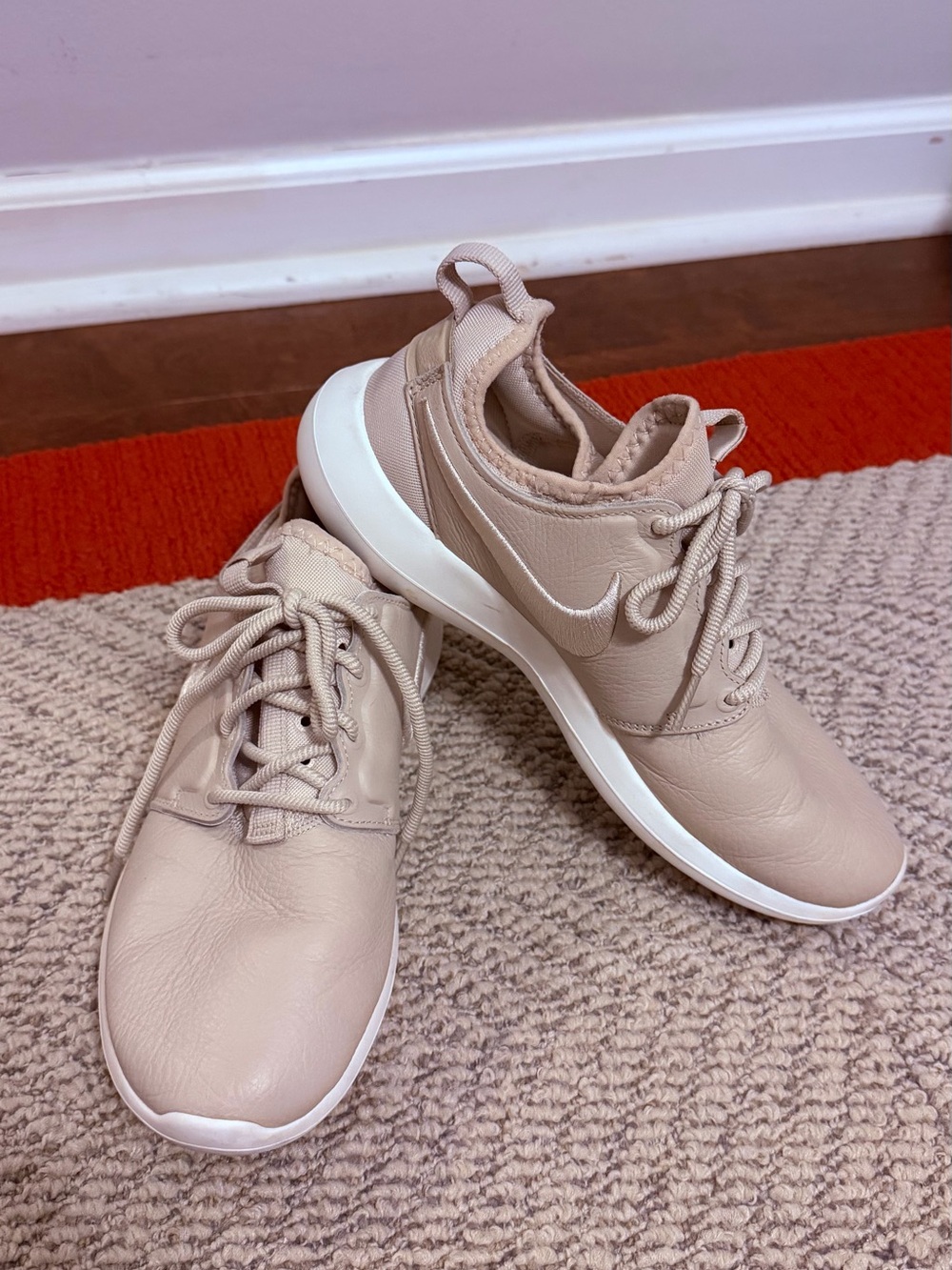 Nike Women’s Cream/Tan Lightweight Lace-Up Sneakers